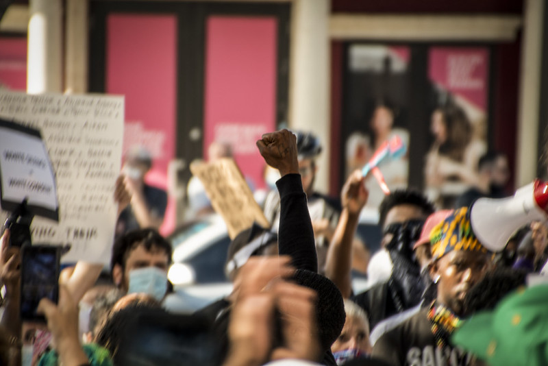 Révolte populaire et répression étatique : n’inversons pas l’ordre des responsabilités !