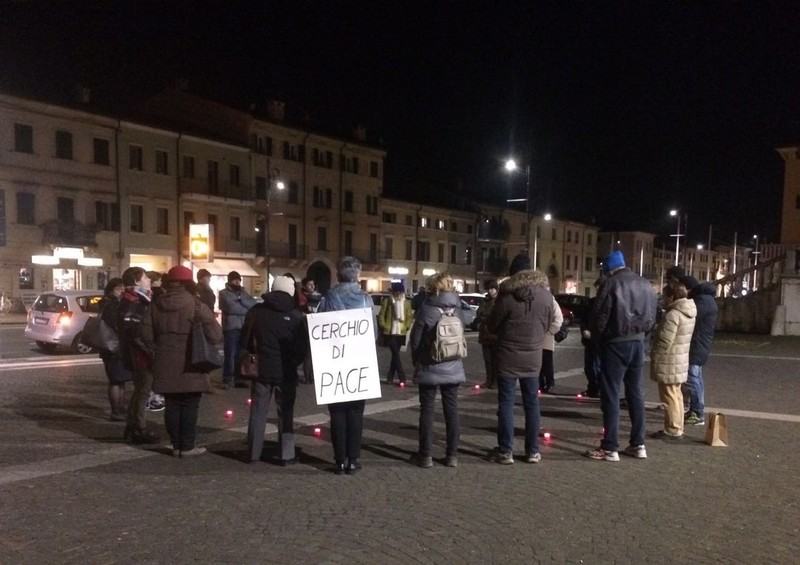 Presencia en las plazas junto con el Círculo de la Paz.