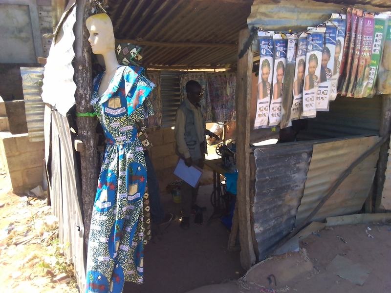 Le montage de l´atelier de coupe et couture.