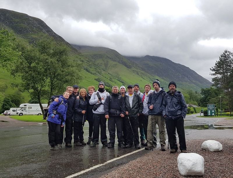 Se organizó una colecta de fondos en el sitio web JustGiving.rnLos clientes de Emaús Leeds también podían hacer donativos en la tienda.rnLos compañeros, empleados y amigos de Emaús Leeds emprendieron una serie de caminatas de entrenamiento.