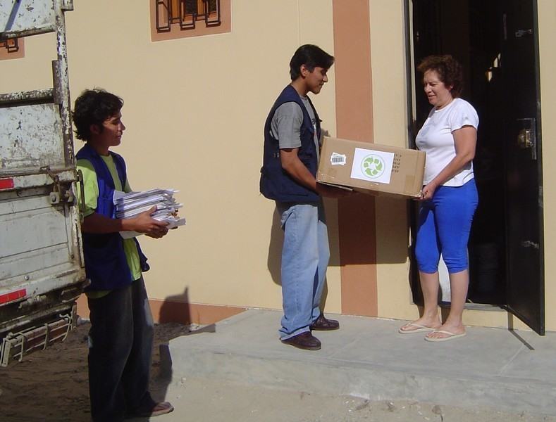 Cuando los materiales llegan a nuestra comunidad el equipo encargado es quien clasifica si el material es para reciclaje o recuperación.