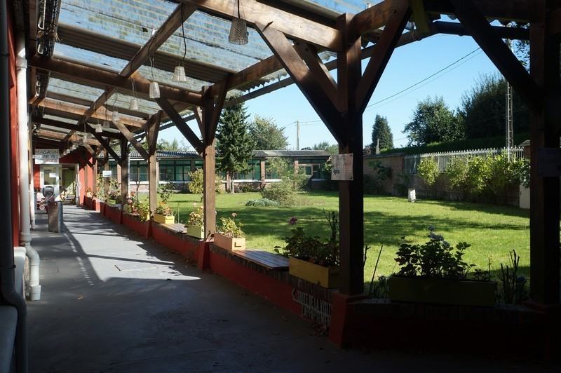 In 1999, a new project was born with the creation of a housing centre for rough sleepers from Paris. Today, the rooms are in a poor state, and there is no longer a housing centre, whilst plans are being made for major building work.