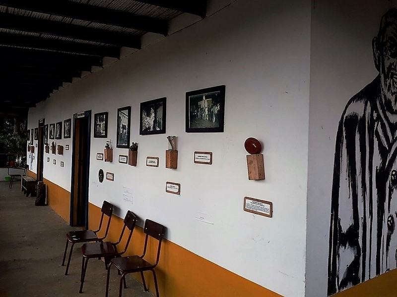 En vista del interés que ponían por saber sobre la historia de nuestro fundador y al ver que no teníamos nada concreto para mostrarles aparte de un cuadro de su figura, vimos la importancia de promover su vida, obra y filosofía, pensamos que la mejor manera era creando un sitio donde recuperar su memoria histórica.