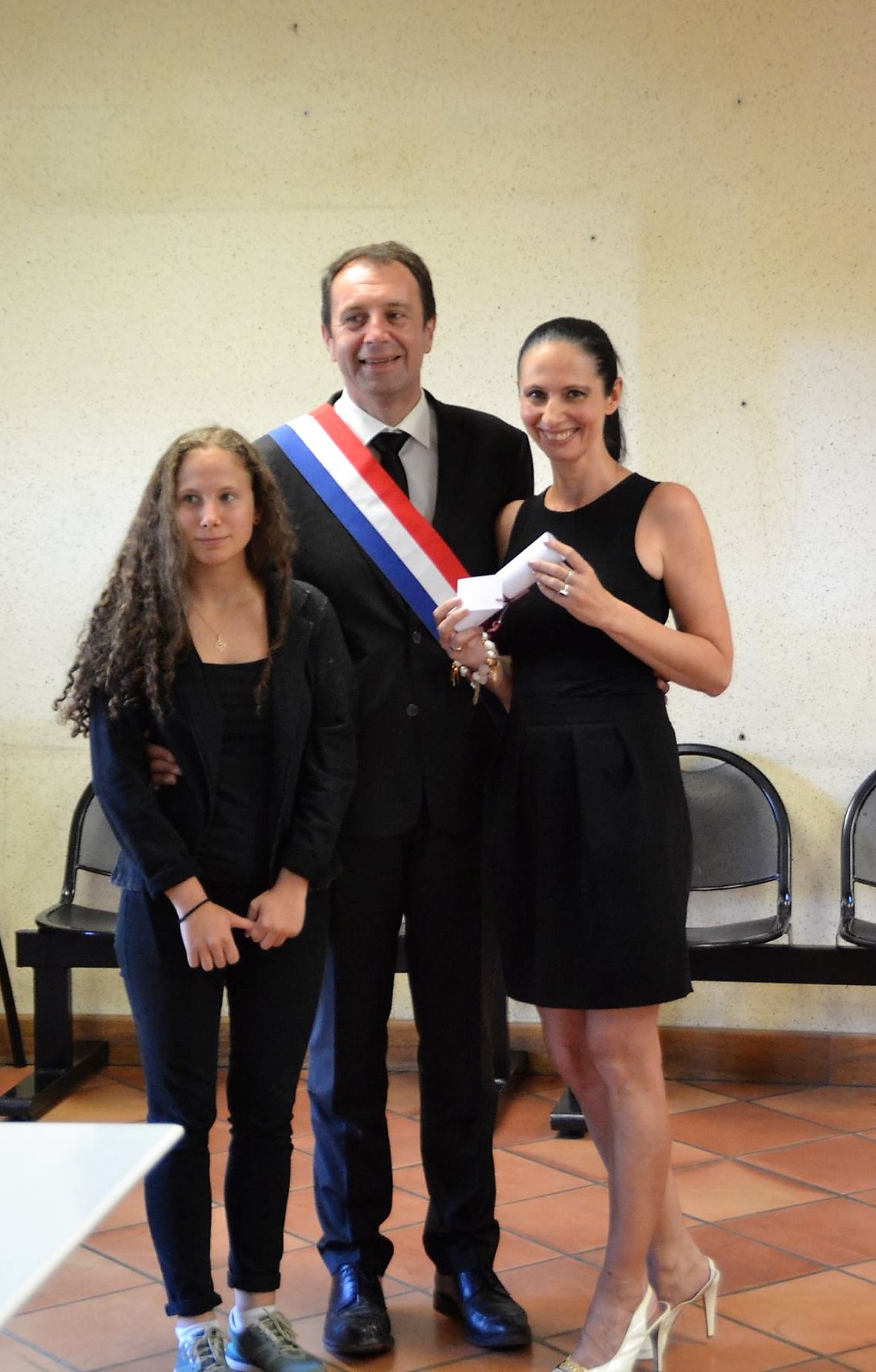 Nous avons donc mené un travail basé sur des exercices concrets, utilisant les éléments de la vie quotidienne. Nous travaillons par groupe, dans une démarche collaborative, où chacun s’entraide et partage son savoir, chacun étant maître de son rythme d’apprentissage.