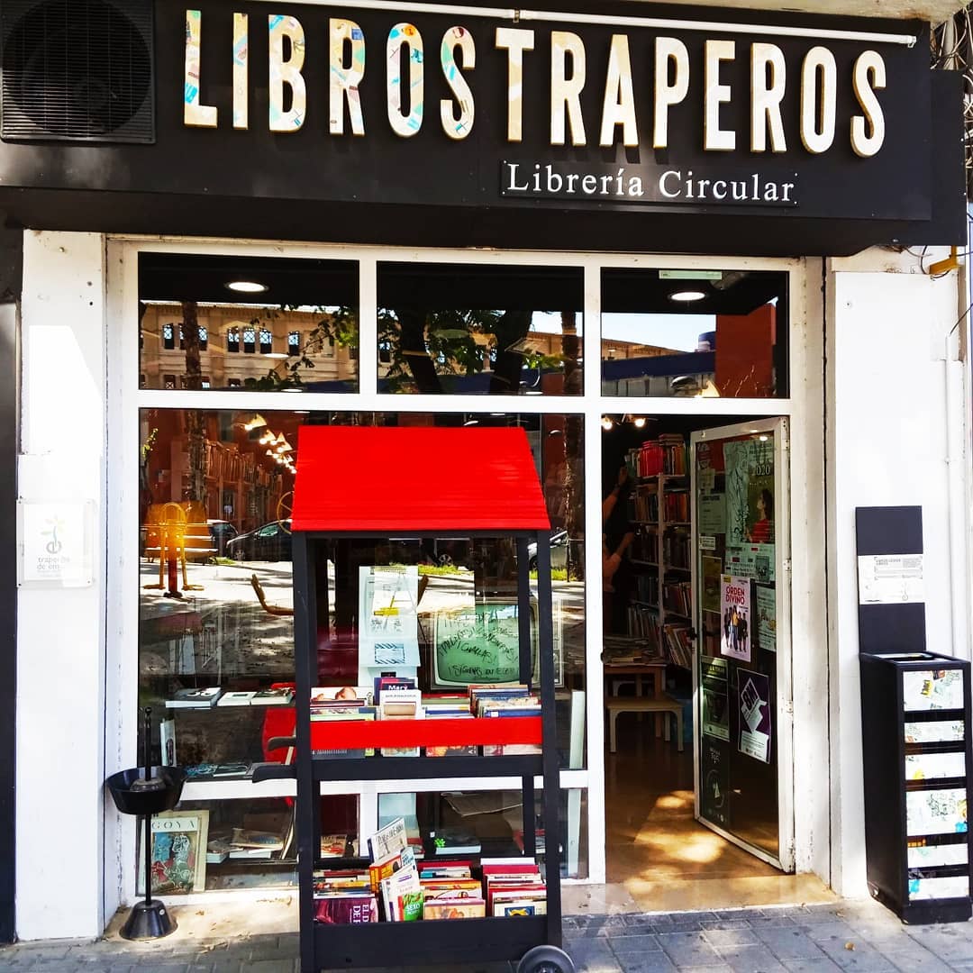 La librería de segunda mano de Emaús Murcia, Libros Traperos, premiado por el periódico español La Verdad.