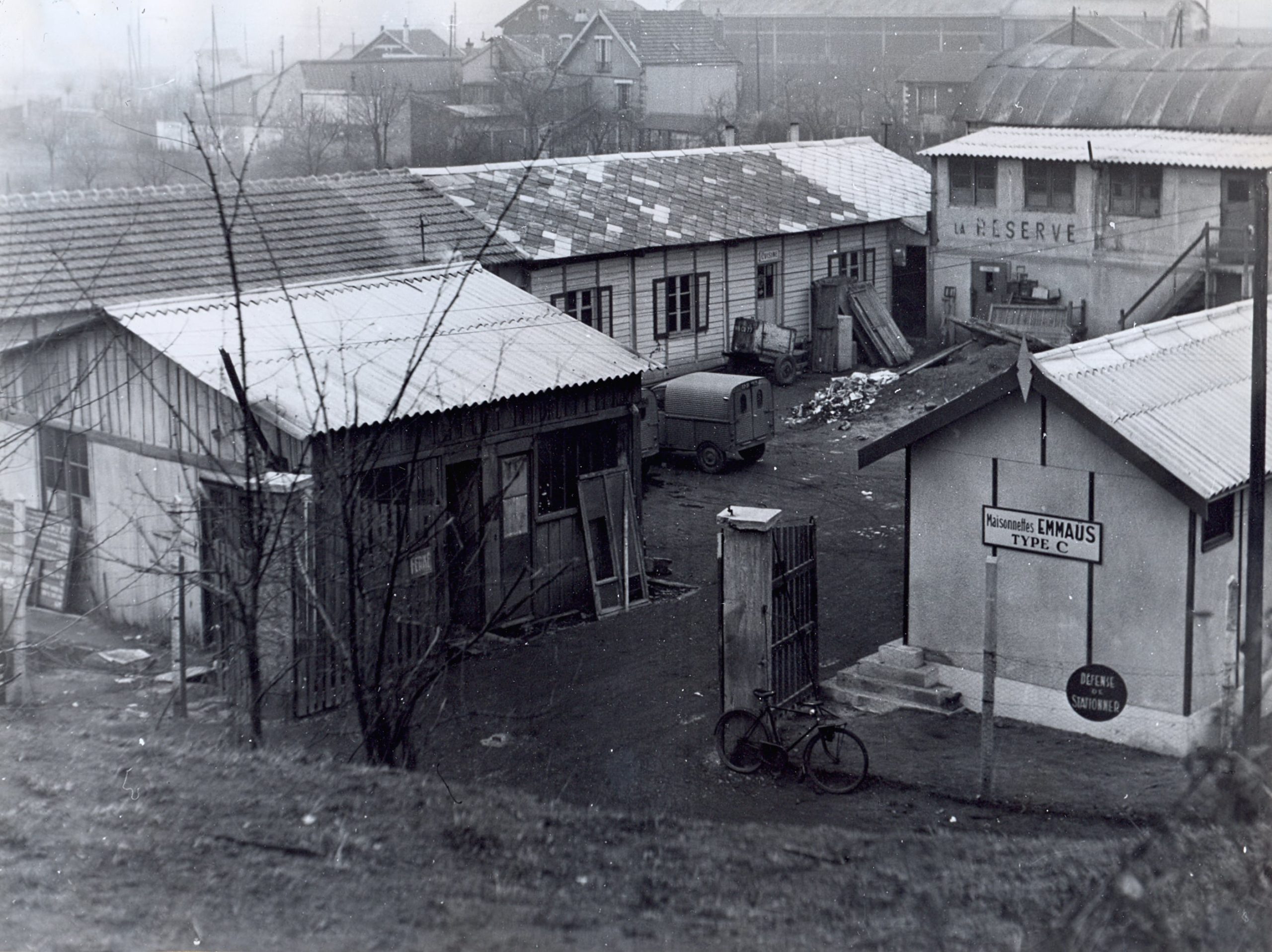 Communauté de la Réserve, « l’Usine à Gaz », à Neuilly-sur-Marne, [1953-1955]. ©Emmaüs International