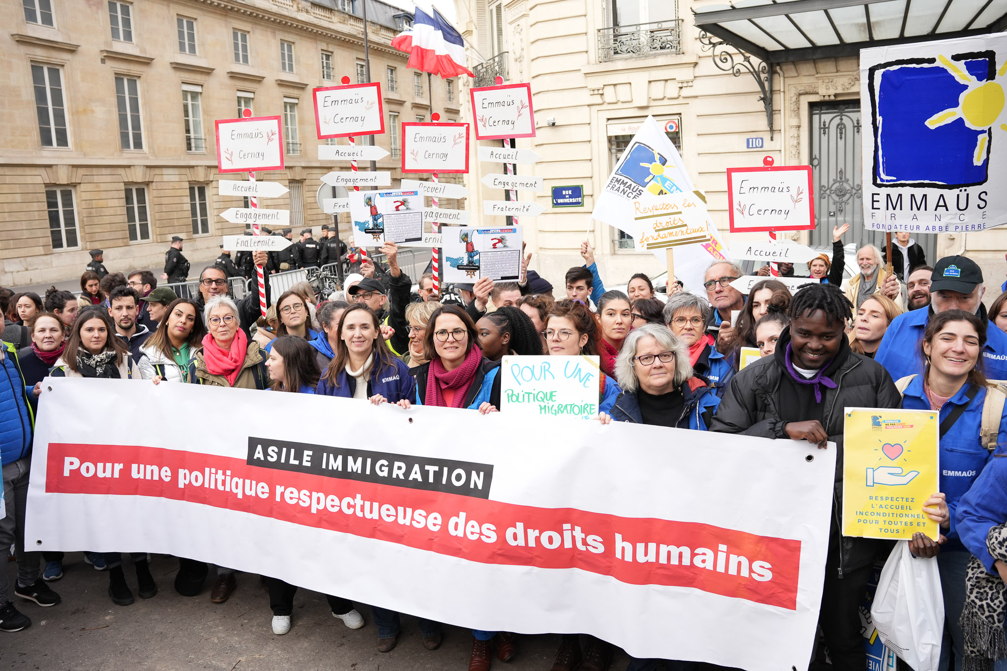 En ce début d’année 2024, le Mouvement Emmaüs reste fermement mobilisé contre la loi asile et immigration